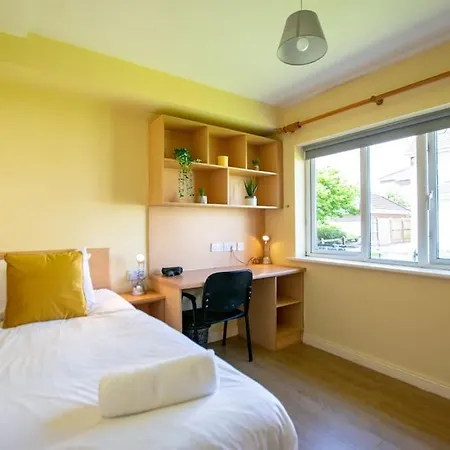 108 - 5 Bed Townhouse By Shortstays Nyaraló