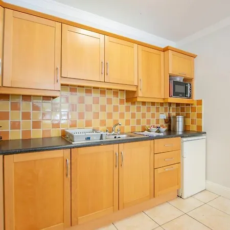 108 - 5 Bed Townhouse By Shortstays