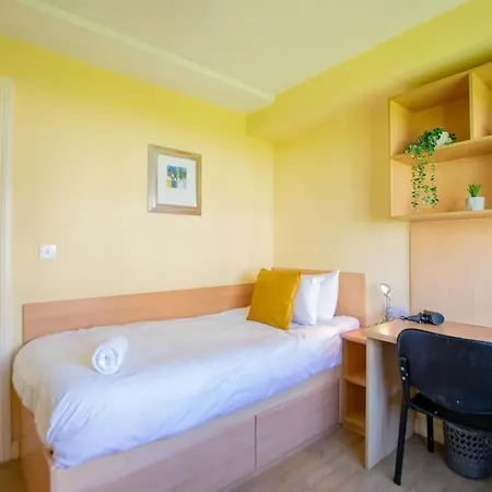 108 - 5 Bed Townhouse By Shortstays Galway