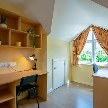 108 - 5 Bed Townhouse By Shortstays Дом отдыха *