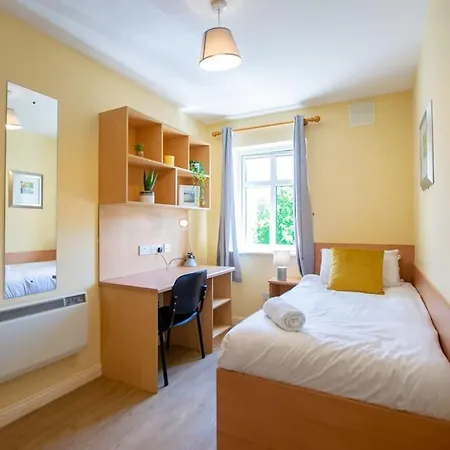 108 - 5 Bed Townhouse By Shortstays * Голуэй