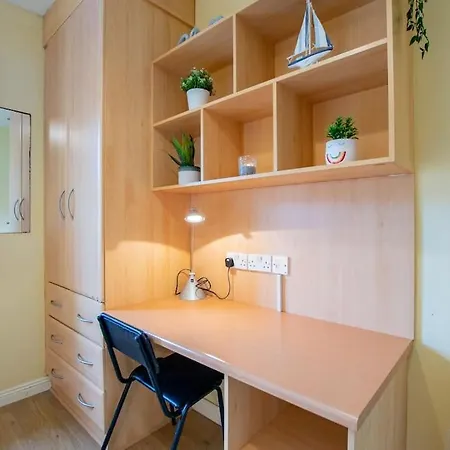 108 - 5 Bed Townhouse By Shortstays