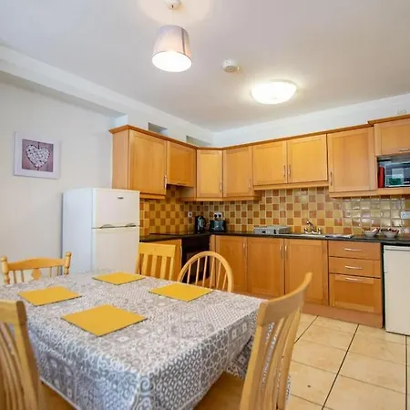 108 - 5 Bed Townhouse By Shortstays Дом отдыха *