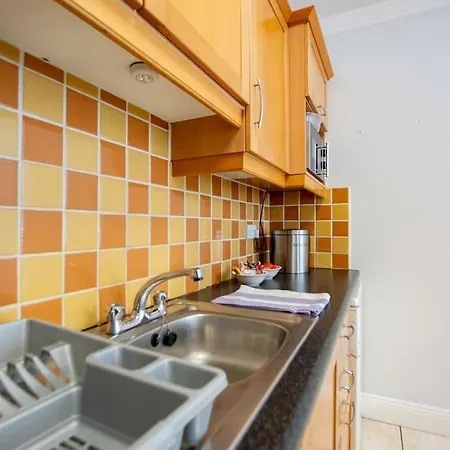 108 - 5 Bed Townhouse By Shortstays Голуэй
